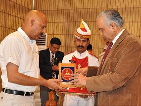 The Governor of Arunachal Pradesh Lt. General Nirbhay Sharma felicitating National Himalayan Photographic Awardee Shri Arif Siddique at Raj Bhawan, Itanagar on 8th May 2015